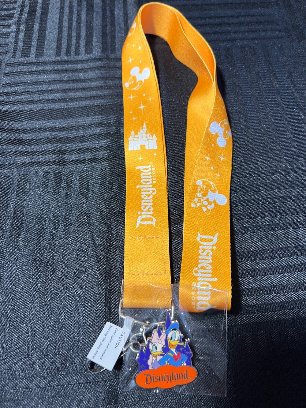 Disney Resort Orange Lanyard with Donald & Daisy Disneyland Trading Pin